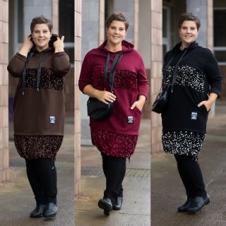 Co na ně říkáte? Oblíbený střih, uvnitř jemný chloupek a třpyt pro blížící se období✨šaty NOELLE🤩 Naše Adél váhala mezi 🍫...